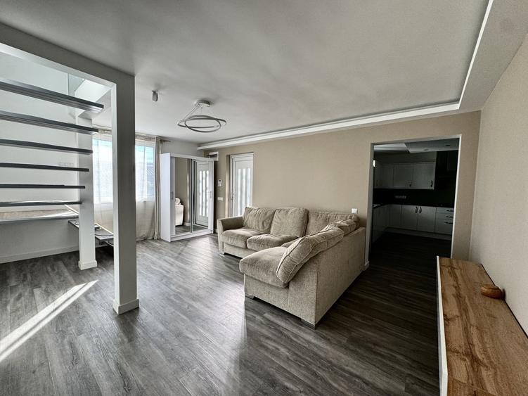 Casă individuală cu 6 camere cu Canalizare în Dâmbul Rotund