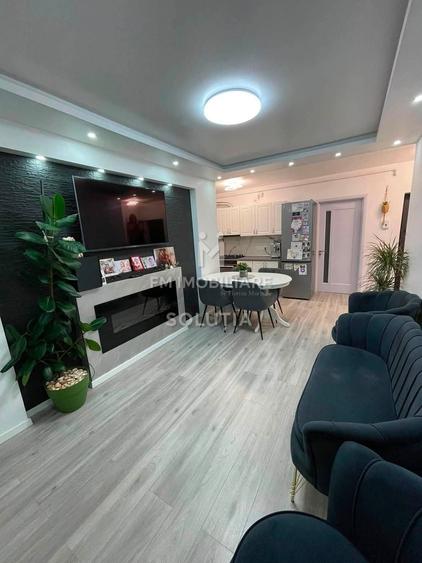 Apartament cu 3 camere semidecomandat, mobilat în Est