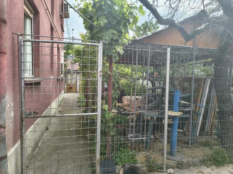 Casă cu Teren 337 Mp în Central