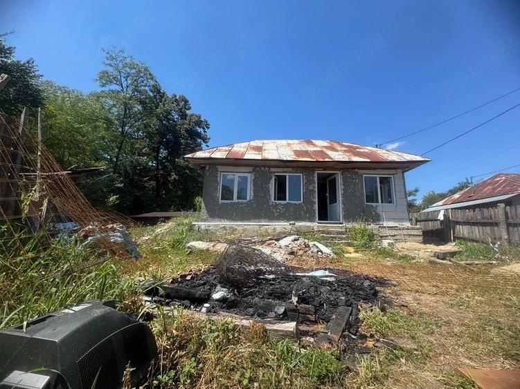 Casă cu 2 camere cu Teren 300 Mp în Bărbătești