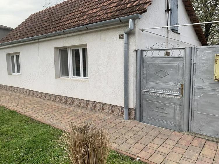 Casă cu 2 camere cu Teren 500 Mp în Central