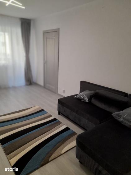 Apartament cu 3 camere în Tineretului