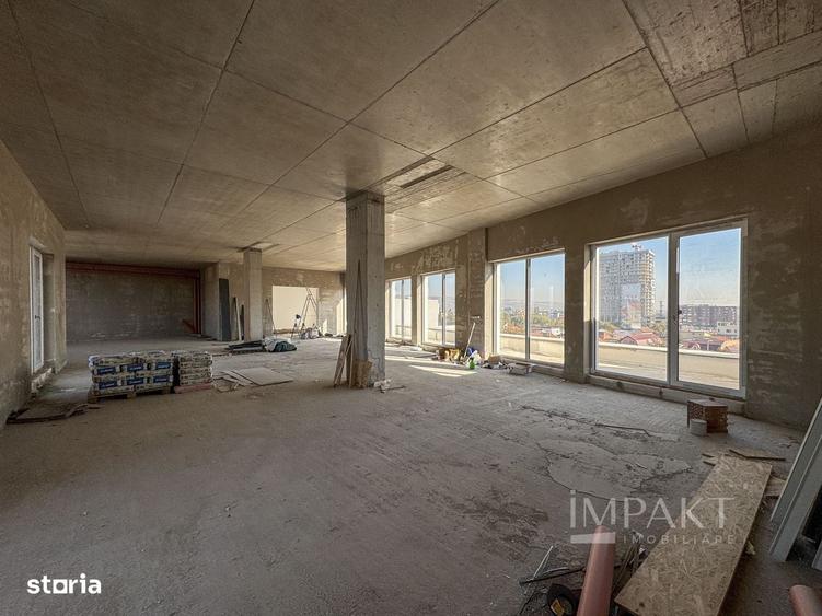 Spațiu comercial, de 1,600 mp, în P-ța Mihai Viteazul