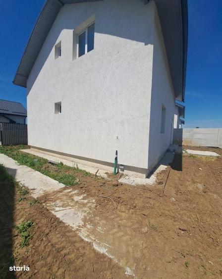 Casă cu 4 camere în Vârteju