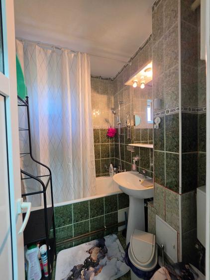 Apartament cu 3 camere semidecomandat în Crângași