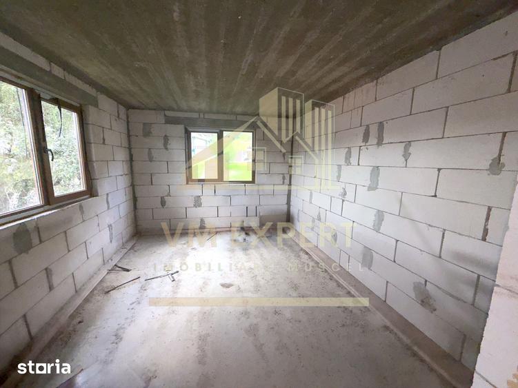 Casă cu 6 camere cu Teren 5736 Mp în Lerești