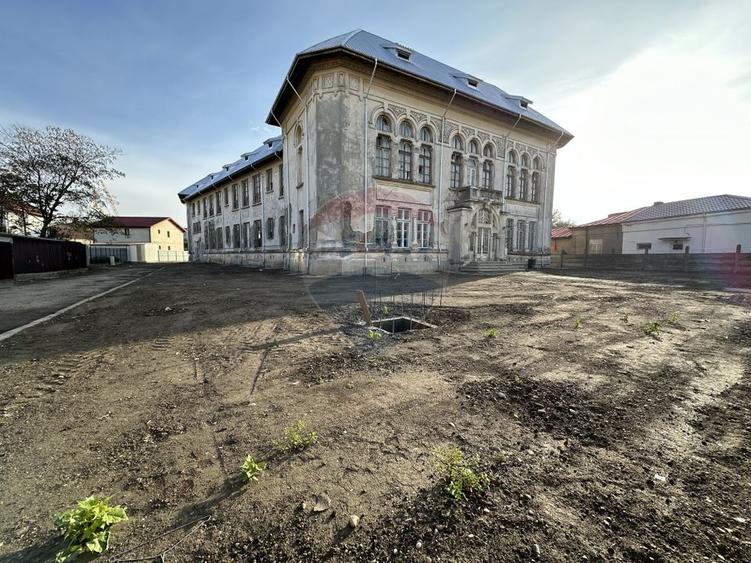 Spațiu comercial, de 2,500 mp, în Ultracentral