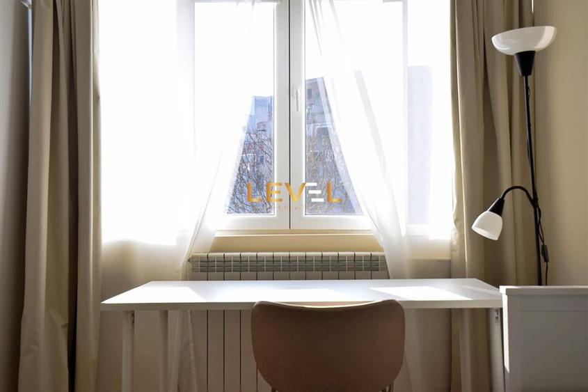 Apartament cu 3 camere semidecomandat, mobilat în Universitate