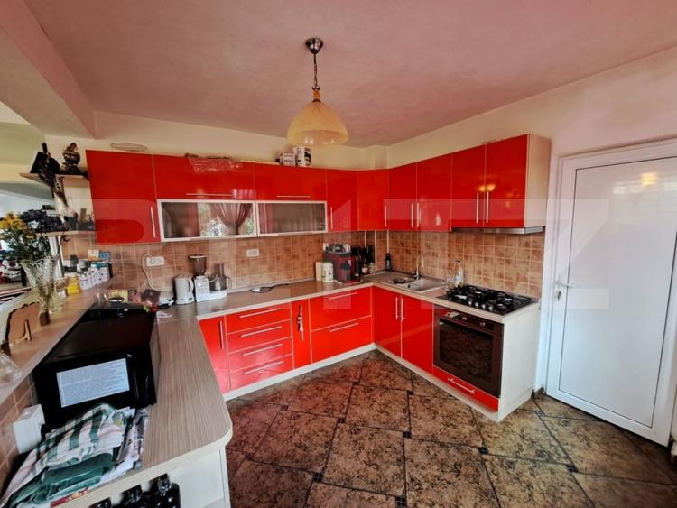 Casă individuală cu 6 camere cu Garaj în Zărnești