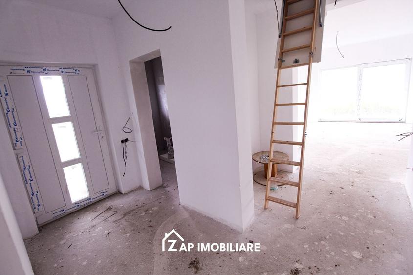 Casă individuală cu 5 camere cu Canalizare în Corunca