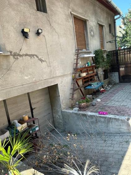 Casă individuală cu 4 camere cu Canalizare în Central