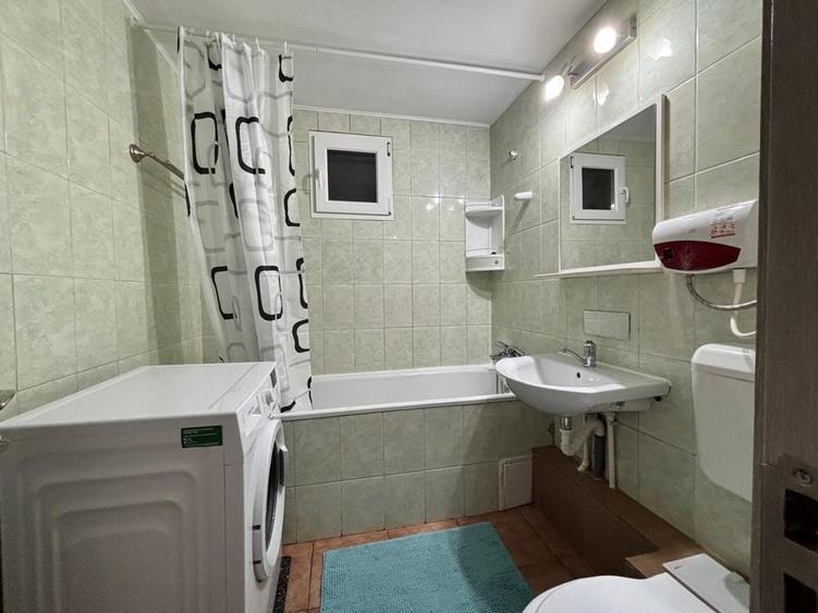 Apartament cu 4 camere semidecomandat în Dristor