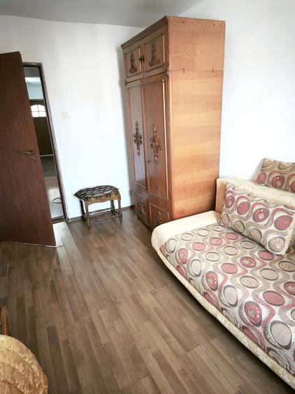 Apartament cu 3 camere decomandat în Crihala