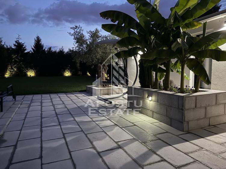 Casă individuală cu 4 camere cu Piscina în Lunei