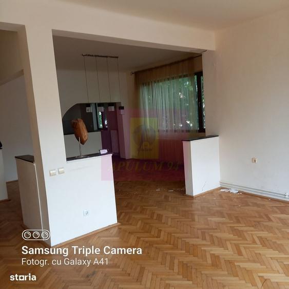 Apartament cu 4 camere în Mitropolie
