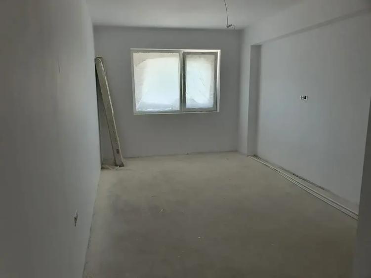 Apartament cu 3 camere decomandat în Theodor Pallady