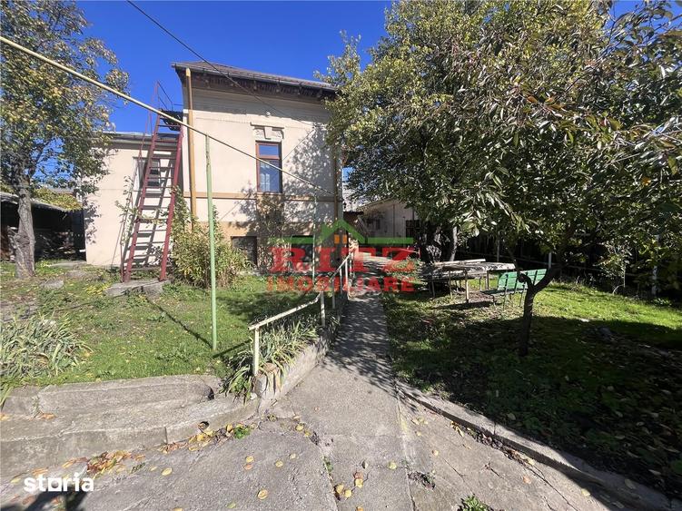 Casă cu 5 camere cu Teren 1623 Mp în Central