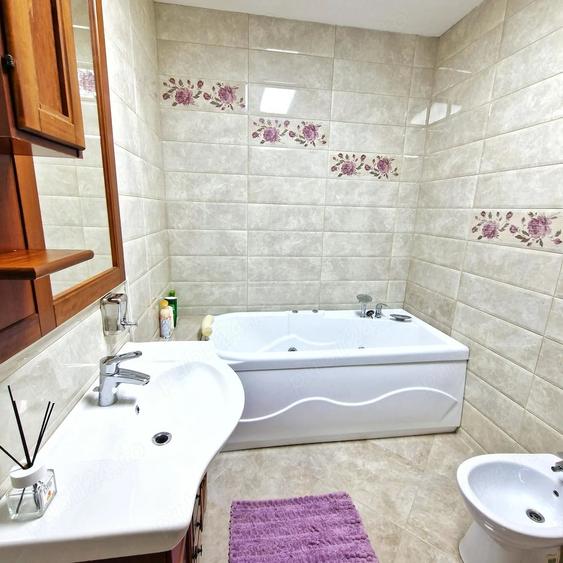 Casă cu Teren 300 Mp în Central