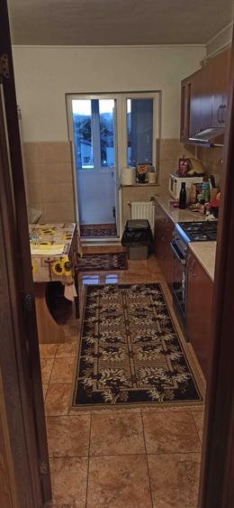Apartament cu 3 camere decomandat în Est