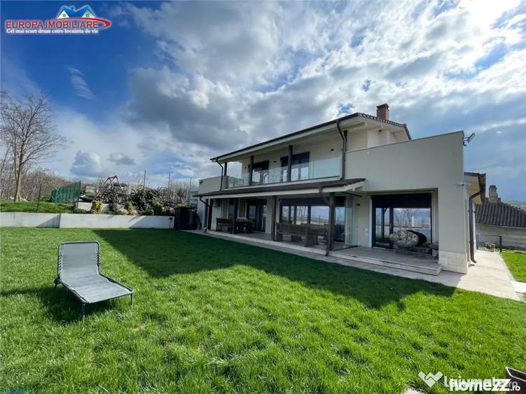 Casă cu 4 camere cu Teren 1530 Mp în Somova