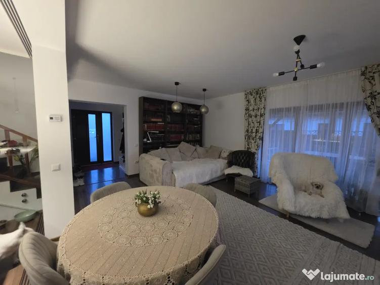Casă cu 4 camere în Tărlungeni