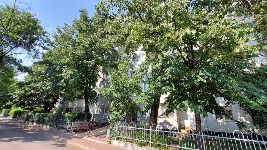 Apartament cu 4 camere semidecomandat în Titan