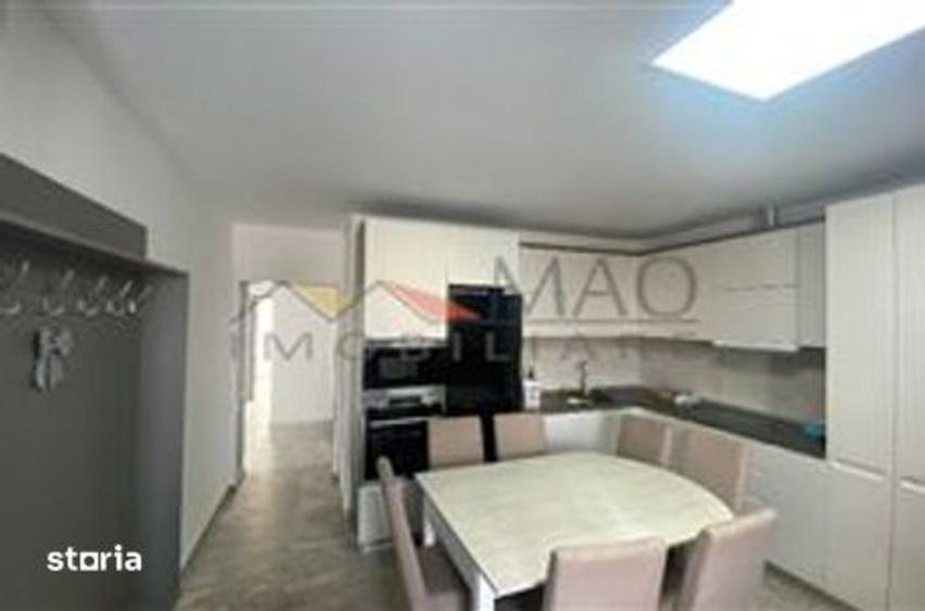 Casă cu 8 camere cu Teren 700 Mp în Semicentral