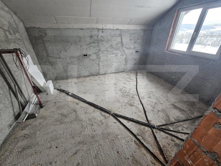 Casă individuală cu 4 camere cu Teren 500 Mp în Jelna