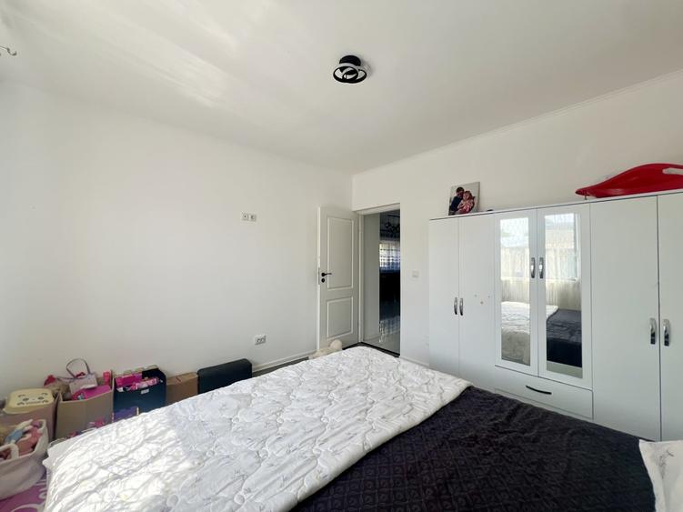 Duplex cu 3 camere cu Canalizare în Sânmihaiu Român