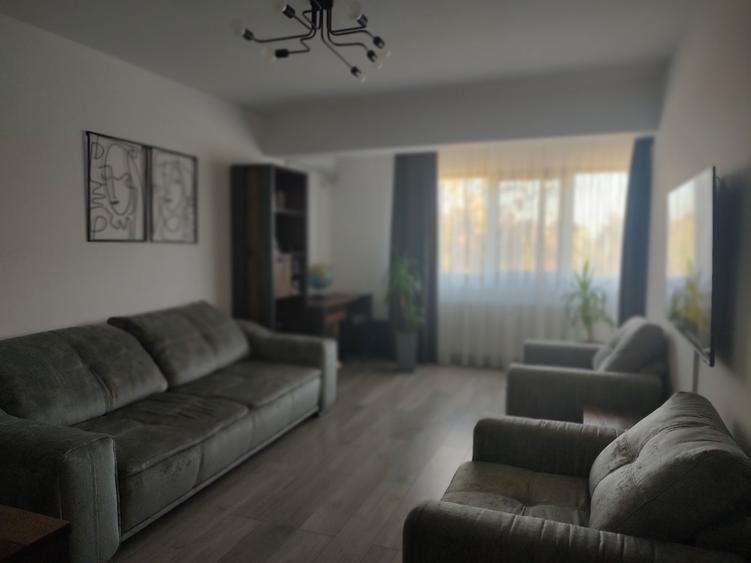 Apartament cu 3 camere decomandat în Păcii
