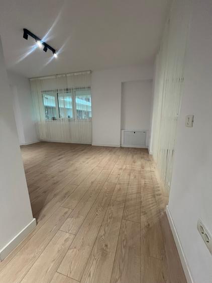 Garsonieră decomandată în Timpuri Noi