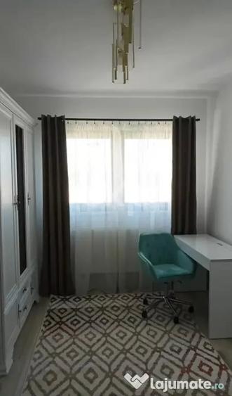 Apartament cu 3 camere semidecomandat în Central