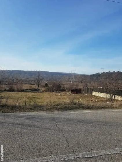 Teren de 5000 mp, în Izvoru Bârzii