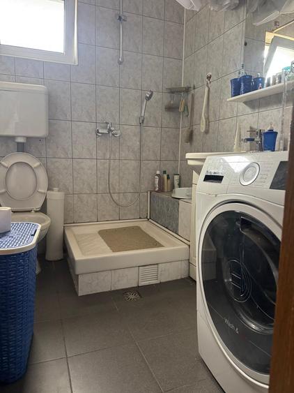 Casă cu 5 camere cu Teren 114 Mp în Vatra Luminoasă