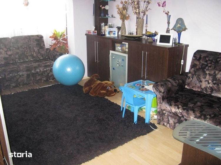 Apartament cu 2 camere decomandat în Teiul Doamnei