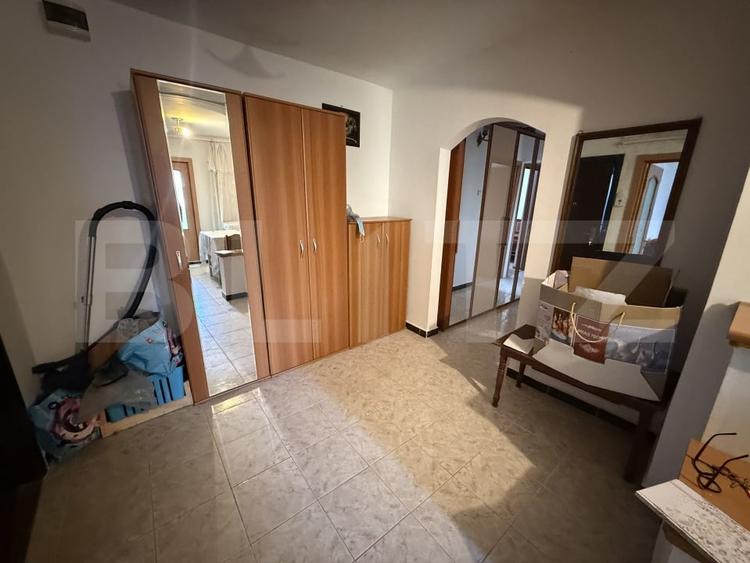 Apartament cu 3 camere decomandat, mobilat în Micro 6