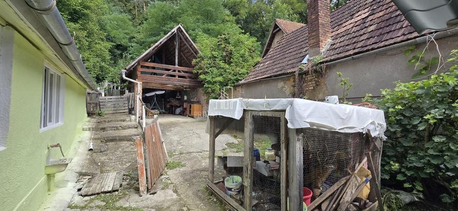 Casă individuală cu 2 camere cu Canalizare în Central