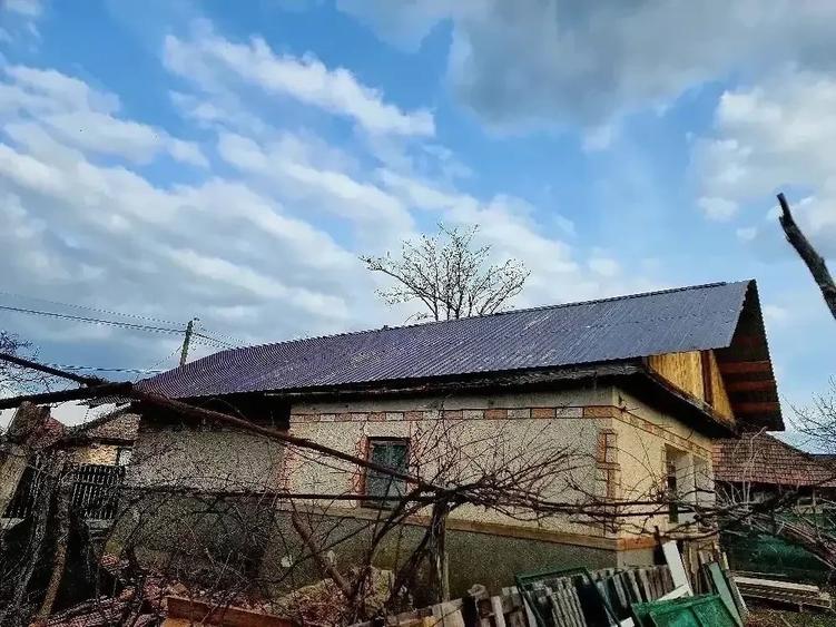 Casă cu Teren 1200 Mp în Sălciile