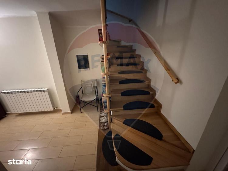 Casă cu 6 camere cu Teren 1263 Mp în Dărmănești