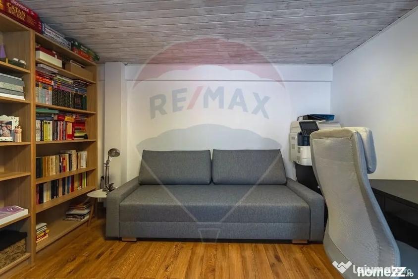 Apartament cu 3 camere nedecomandat în Schei