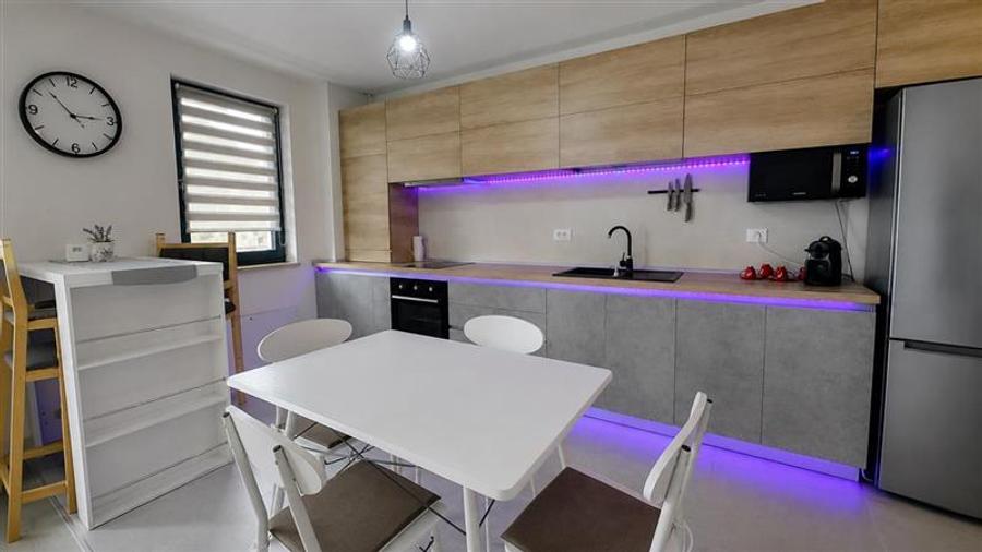 Apartament cu 2 camere decomandat în Tractorul
