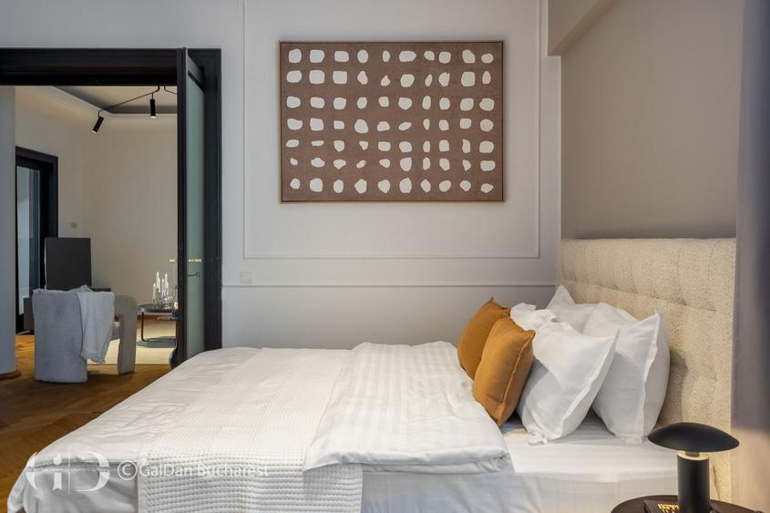 Apartament cu 5 camere în P-ța Universității