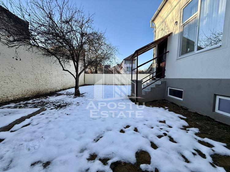 Casă cu 10 camere cu Canalizare în Lunei