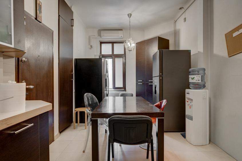 Apartament cu 5 camere decomandat în Cișmigiu