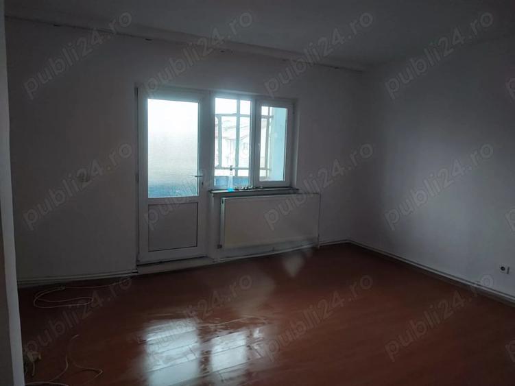 Apartament cu 3 camere decomandat în Agigea
