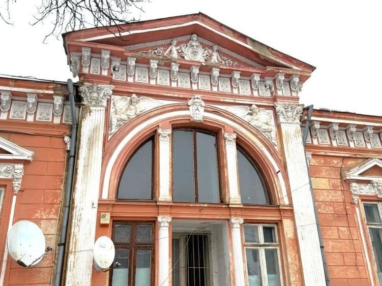 Casă cu 5 camere cu Teren 1206 Mp în Armeneasca