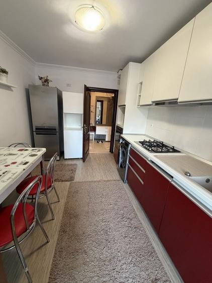 Apartament cu 3 camere decomandat în Gară