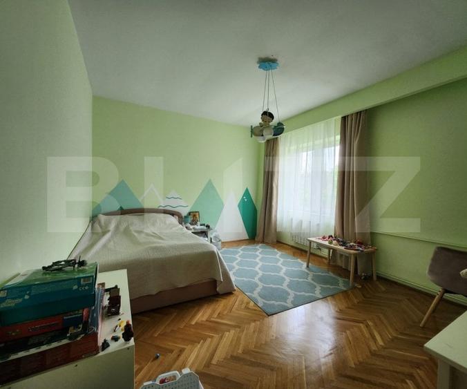 Casă individuală cu 12 camere cu Piscina în Platou