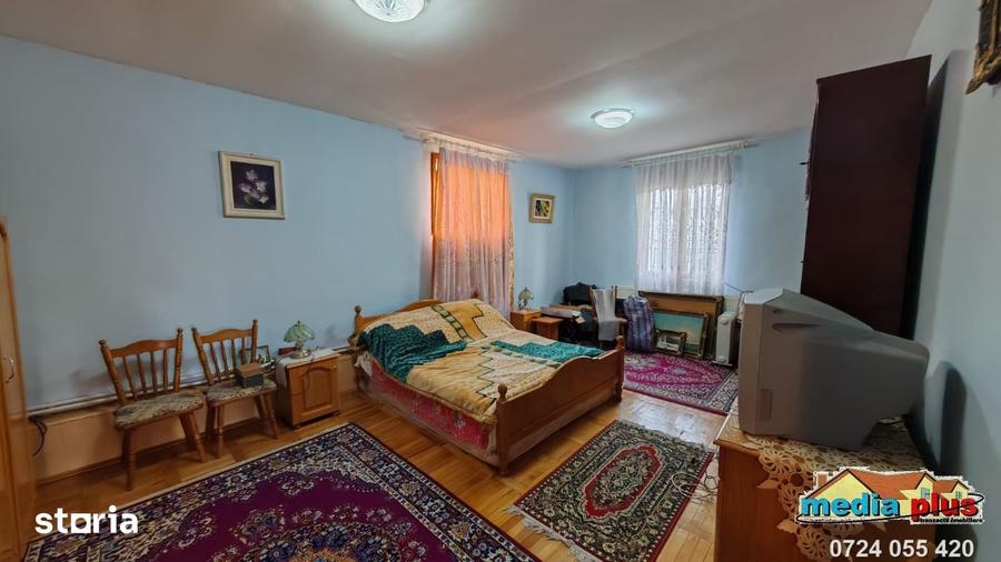 Casă cu 4 camere cu Teren 2422 Mp în Foltești