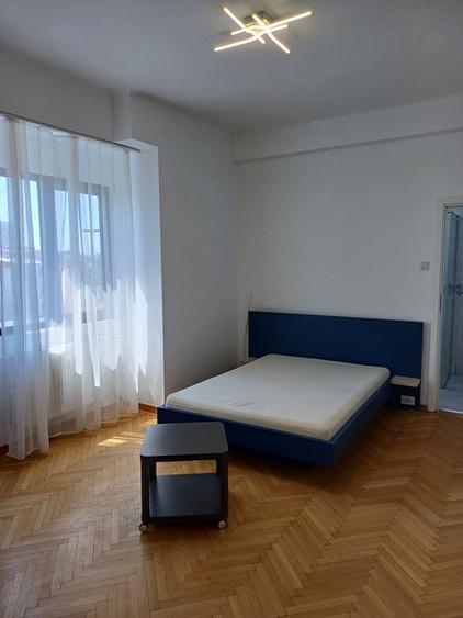 Garsonieră decomandată în Romană